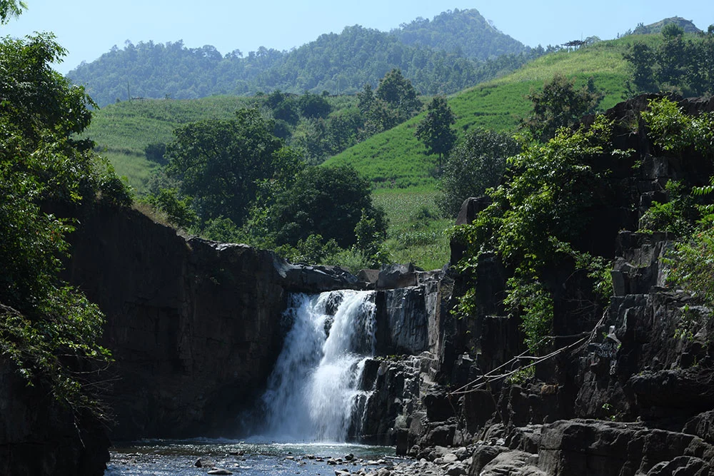 Zarwani Waterfall picnic places near Vadodara