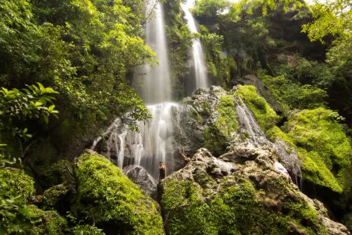 Hathni Mata Waterfall picnic places near Vadodara